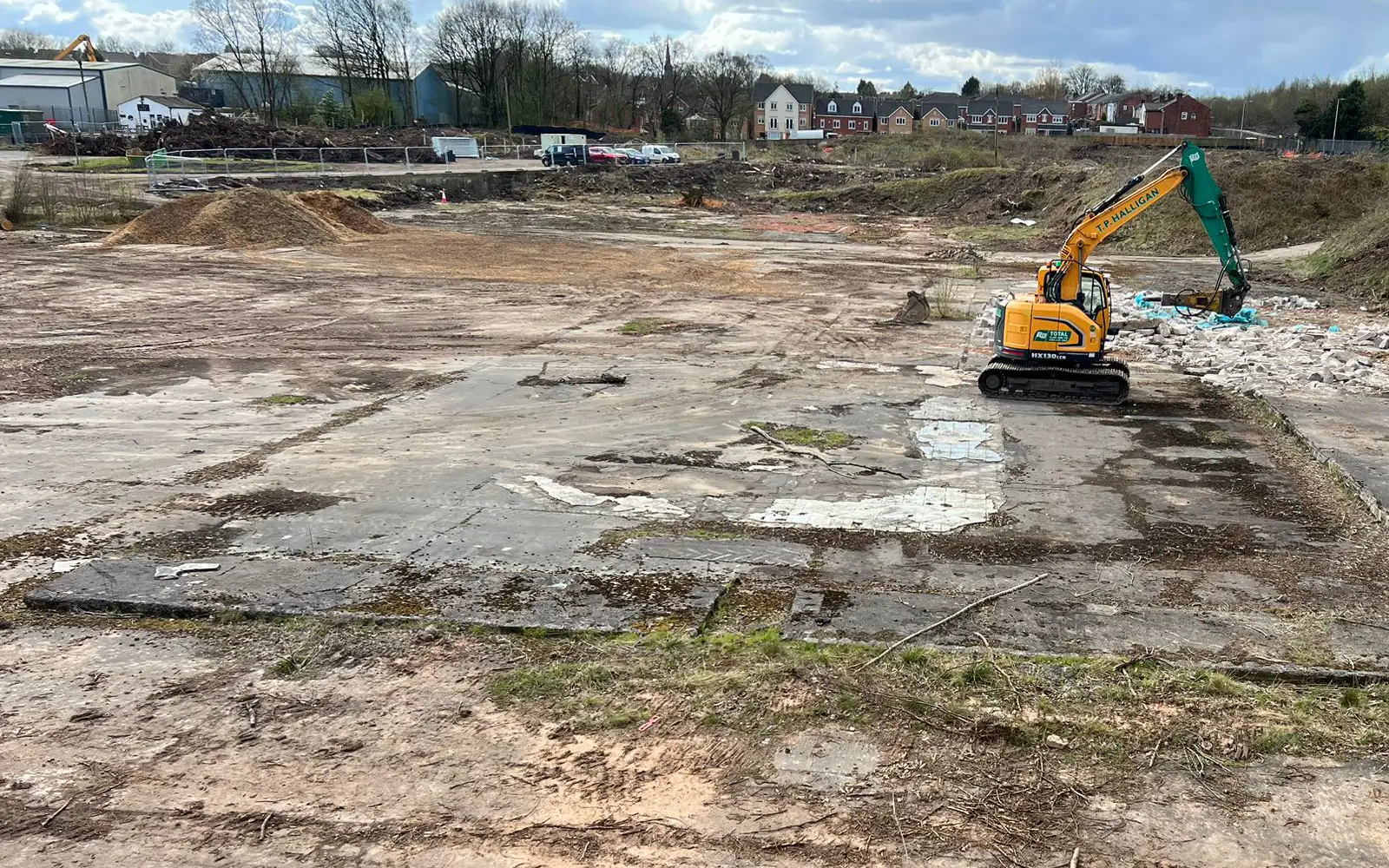Space Groundworks’ comprehensive groundworks service ranges from excavation & installation of footings and concrete slab to ducting installation, plant operations and earth works (such as bulk soil disposal, remediation, and cut and fill).