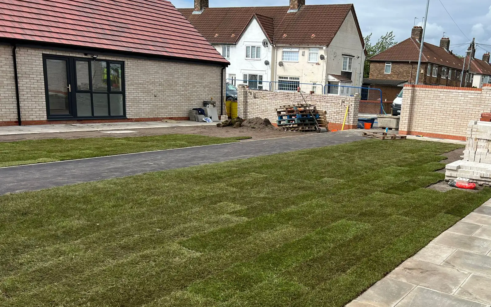 Space Groundworks offer a professional soft and hard landscaping service to all our domestic and commercial customers that can enhance curb appeal and create stunning outdoor environments.