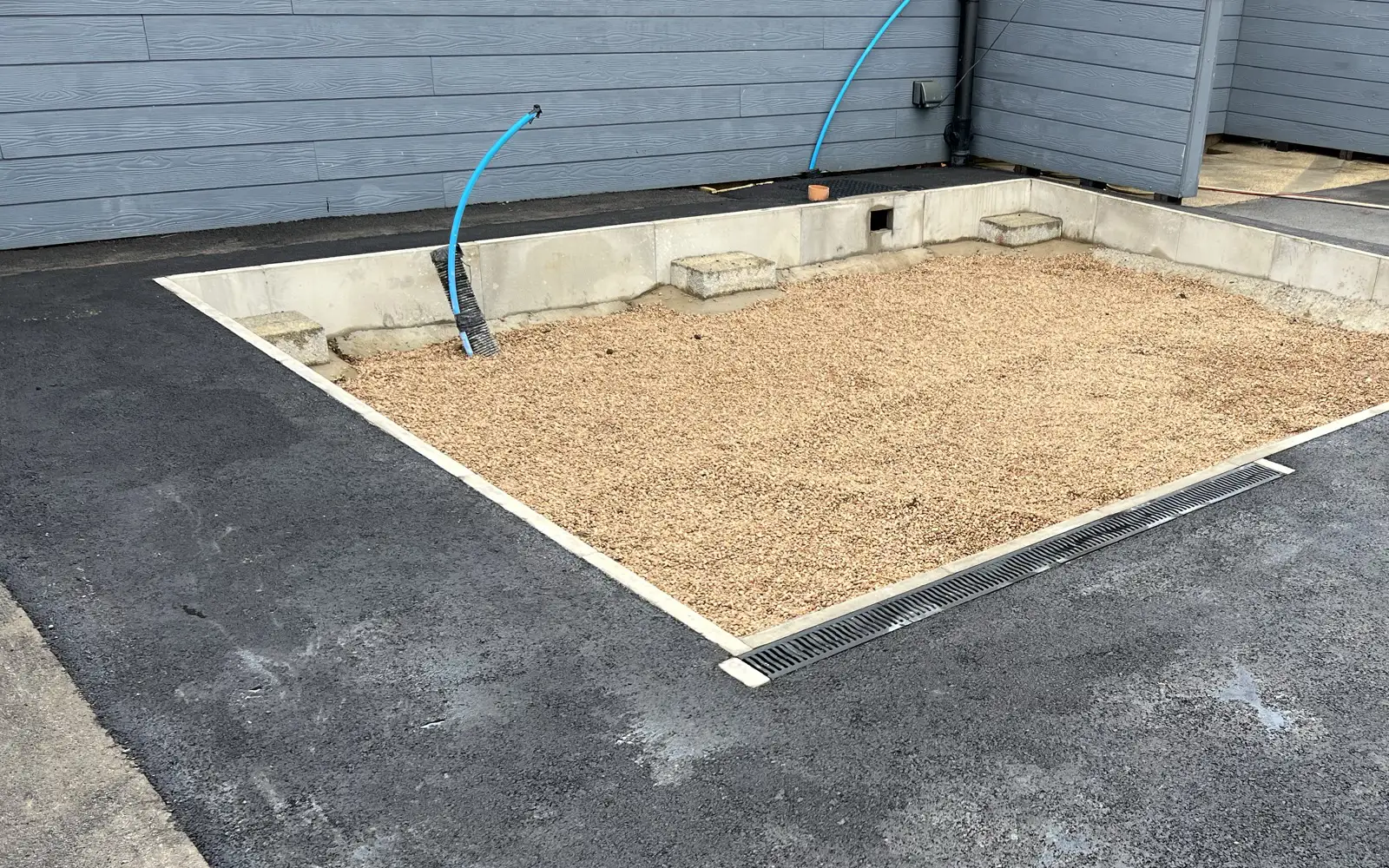 Space Groundworks’ comprehensive groundworks service ranges from excavation & installation of footings and concrete slab to ducting installation, plant operations and earth works (such as bulk soil disposal, remediation, and cut and fill).