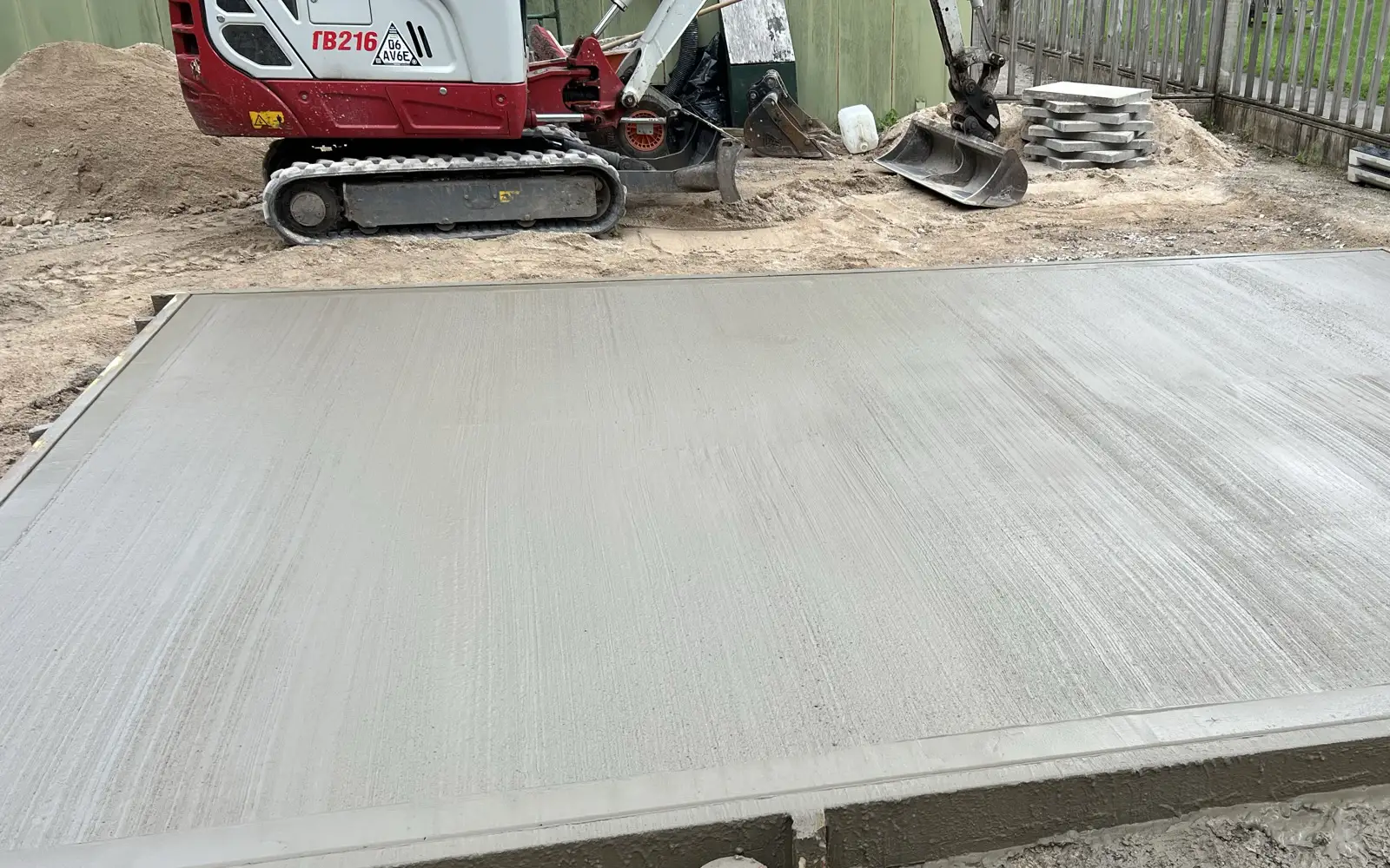 Space Groundworks’ comprehensive groundworks service ranges from excavation & installation of footings and concrete slab to ducting installation, plant operations and earth works (such as bulk soil disposal, remediation, and cut and fill).