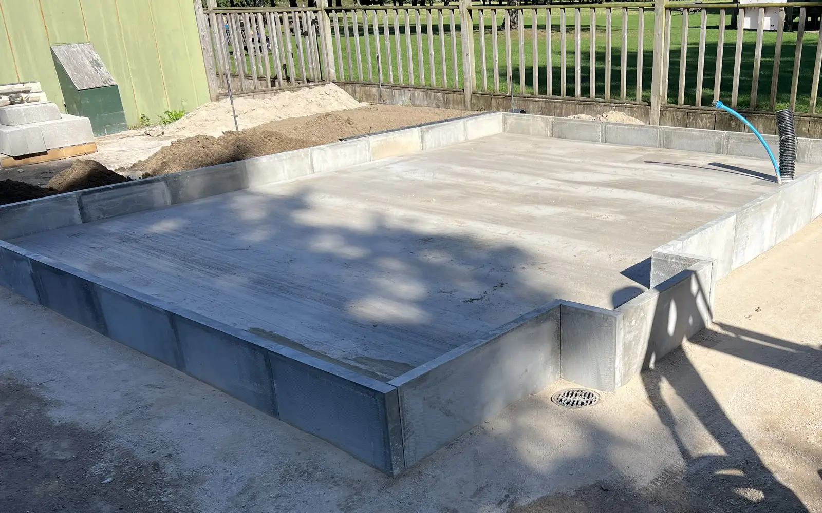 Space Groundworks’ comprehensive groundworks service ranges from excavation & installation of footings and concrete slab to ducting installation, plant operations and earth works (such as bulk soil disposal, remediation, and cut and fill).