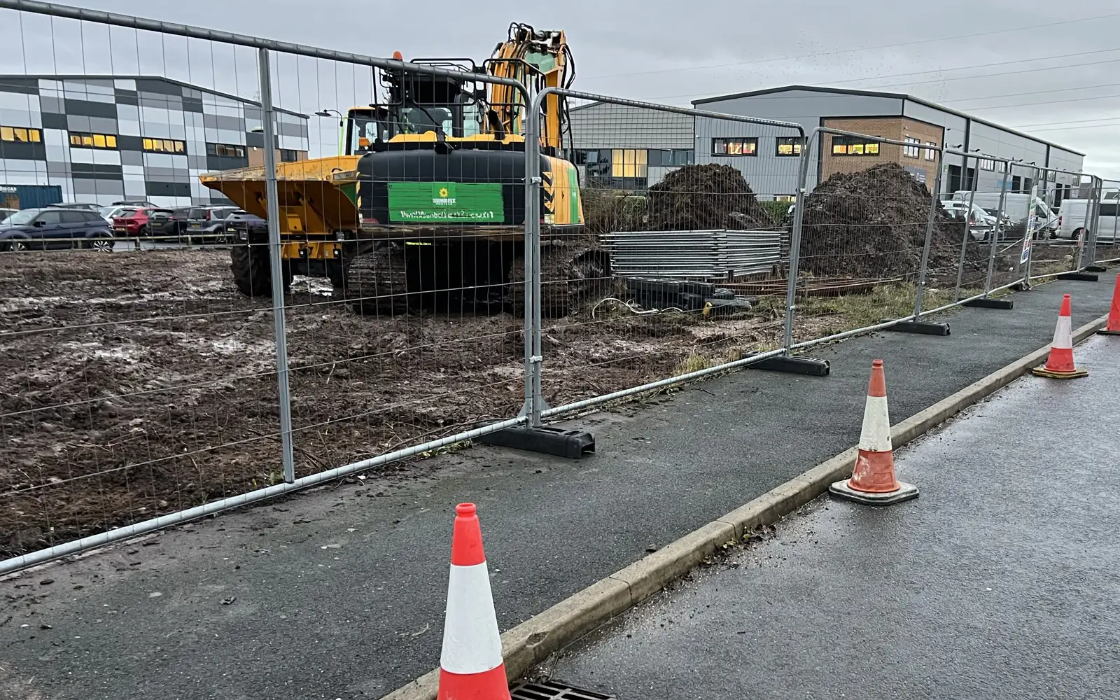 Space Groundworks’ comprehensive groundworks service ranges from excavation & installation of footings and concrete slab to ducting installation, plant operations and earth works (such as bulk soil disposal, remediation, and cut and fill).