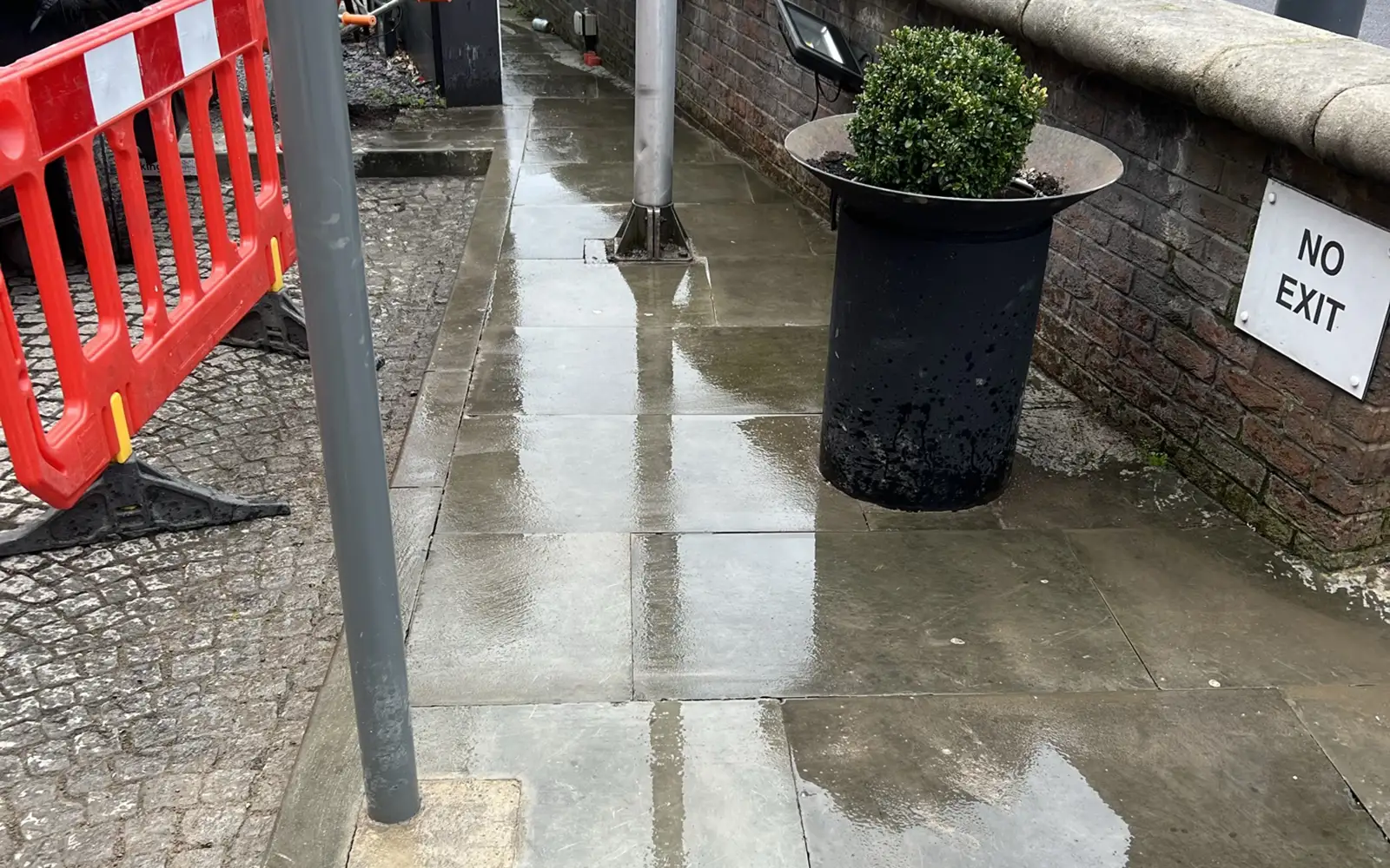 Space Groundworks’ comprehensive groundworks service ranges from excavation & installation of footings and concrete slab to ducting installation, plant operations and earth works (such as bulk soil disposal, remediation, and cut and fill).