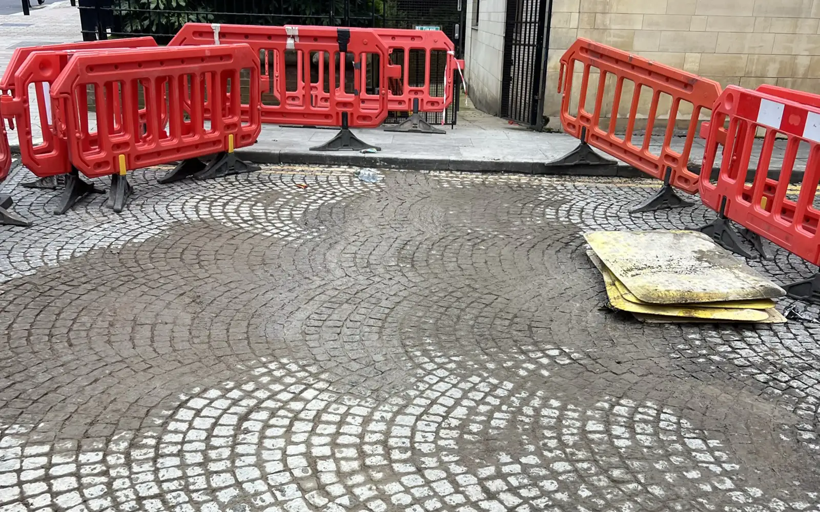 Space Groundworks offer a professional soft and hard landscaping service to all our domestic and commercial customers that can enhance curb appeal and create stunning outdoor environments.