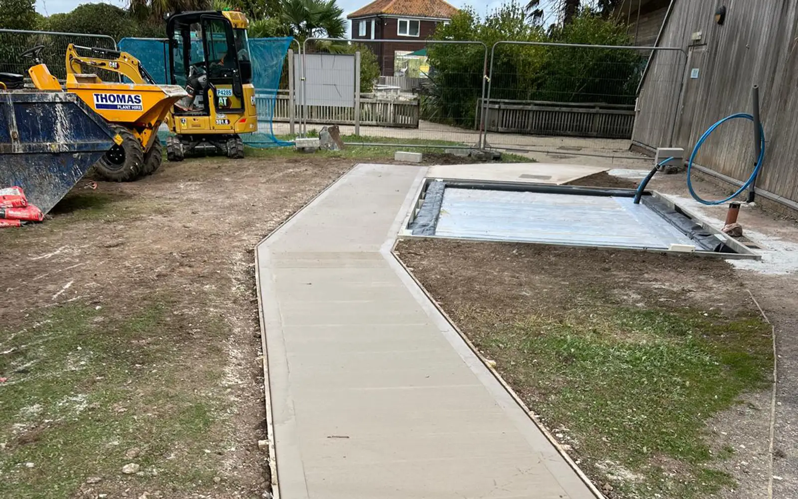 Space Groundworks’ comprehensive groundworks service ranges from excavation & installation of footings and concrete slab to ducting installation, plant operations and earth works (such as bulk soil disposal, remediation, and cut and fill).