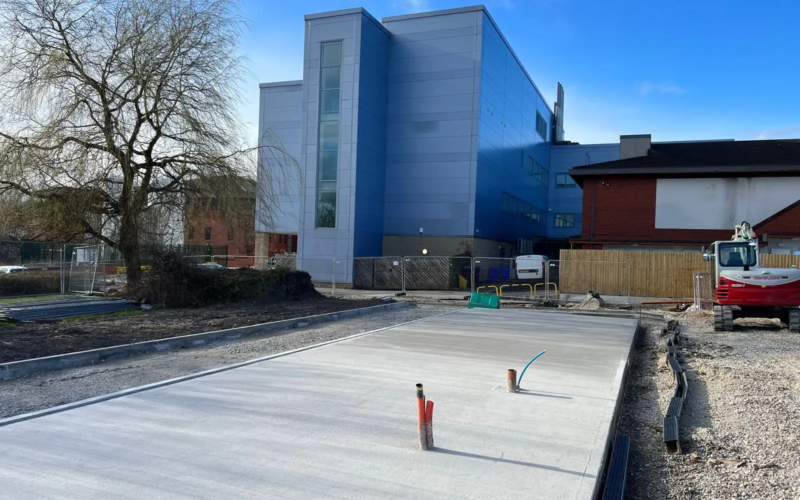 Space Groundworks’ comprehensive groundworks service ranges from excavation & installation of footings and concrete slab to ducting installation, plant operations and earth works (such as bulk soil disposal, remediation, and cut and fill).