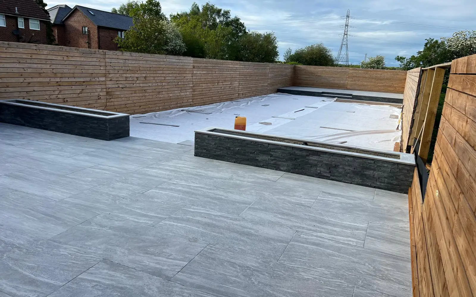 Space Groundworks’ comprehensive groundworks service ranges from excavation & installation of footings and concrete slab to ducting installation, plant operations and earth works (such as bulk soil disposal, remediation, and cut and fill).