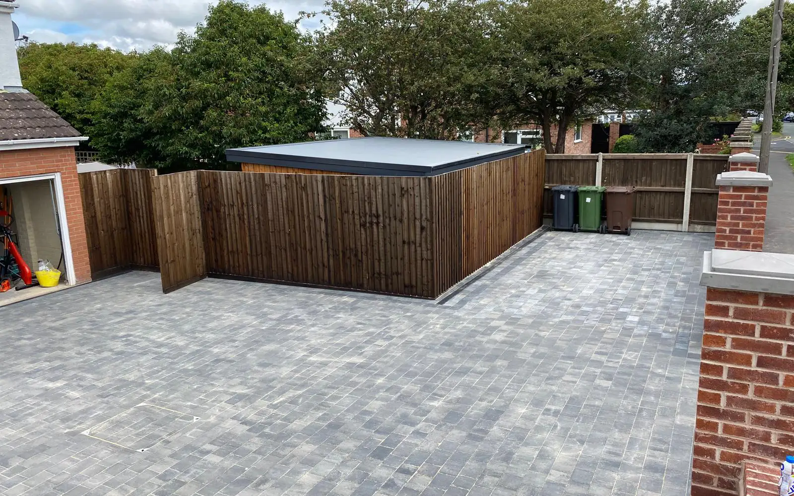 Space Groundworks offer a professional soft and hard landscaping service to all our domestic and commercial customers that can enhance curb appeal and create stunning outdoor environments.