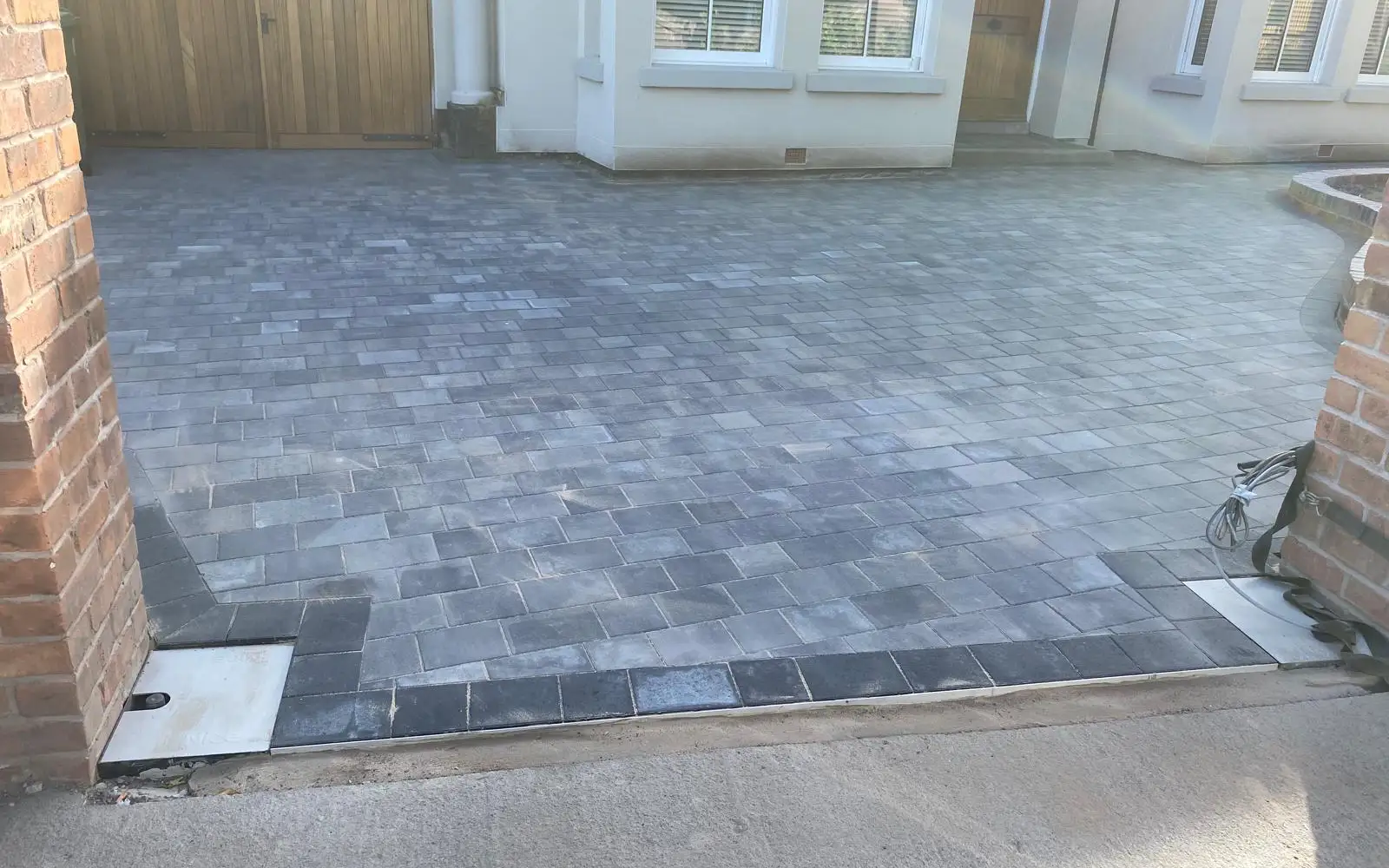 Space Groundworks offer a professional soft and hard landscaping service to all our domestic and commercial customers that can enhance curb appeal and create stunning outdoor environments.