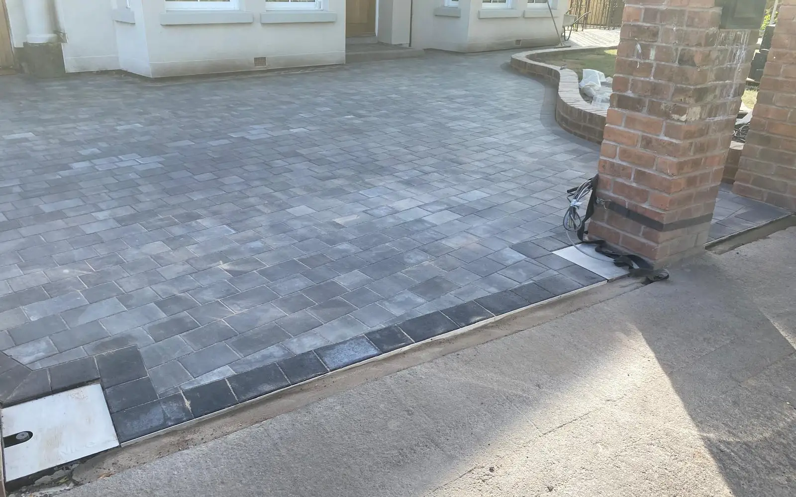 Space Groundworks offer a professional soft and hard landscaping service to all our domestic and commercial customers that can enhance curb appeal and create stunning outdoor environments.