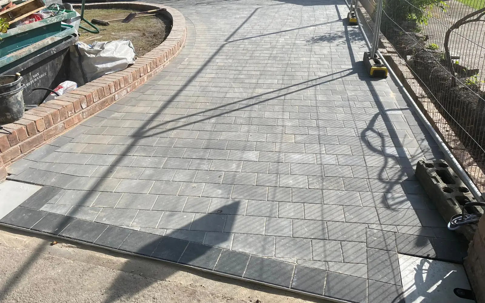 Space Groundworks offer a professional soft and hard landscaping service to all our domestic and commercial customers that can enhance curb appeal and create stunning outdoor environments.