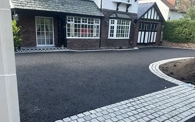 Space Groundworks experienced team of resin installers are able to transform driveways, paths, gardens and commercial spaces.
